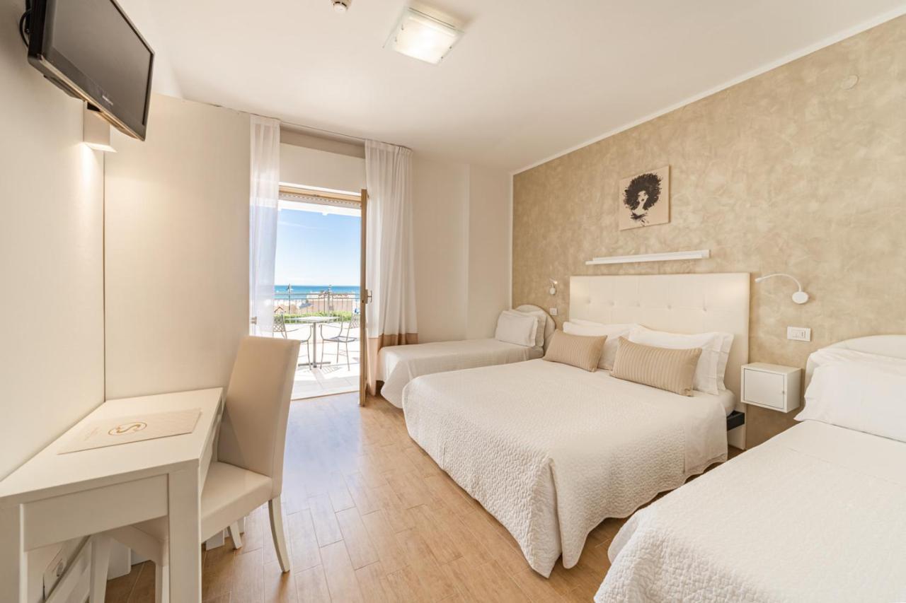 Hotel Soraya - Spiaggia Sawasdee With Beach & Parking Riccione Esterno foto