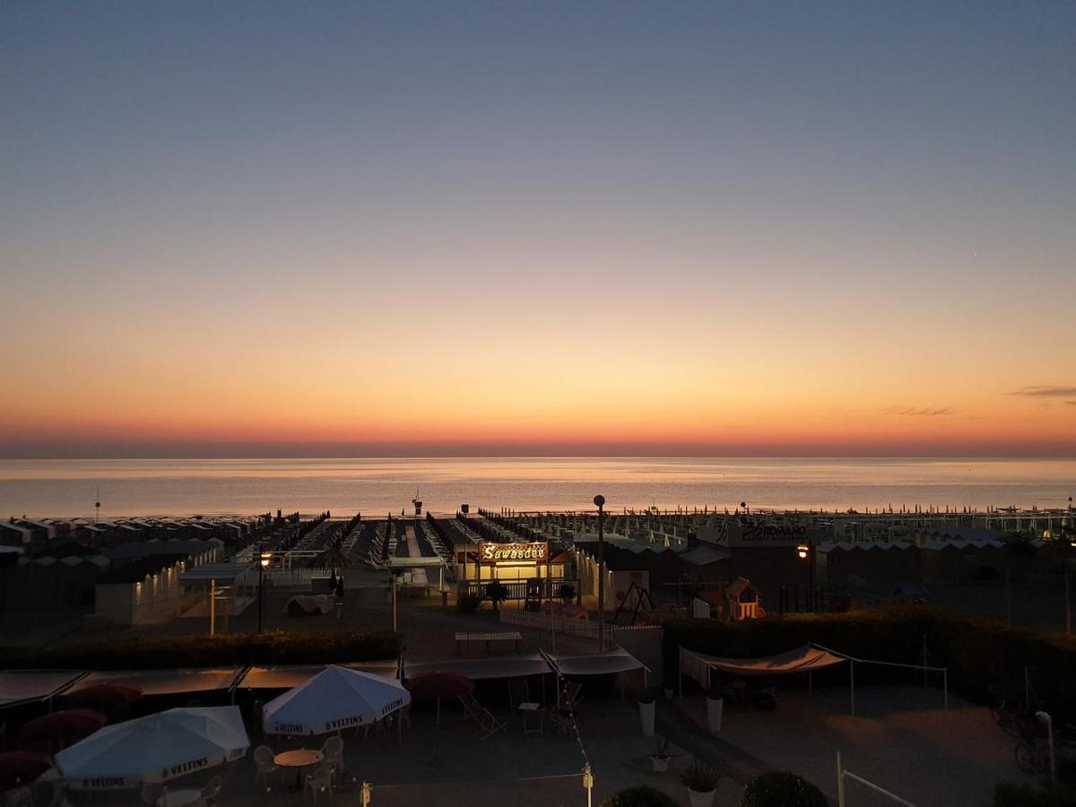 Hotel Soraya - Spiaggia Sawasdee With Beach & Parking Riccione Esterno foto