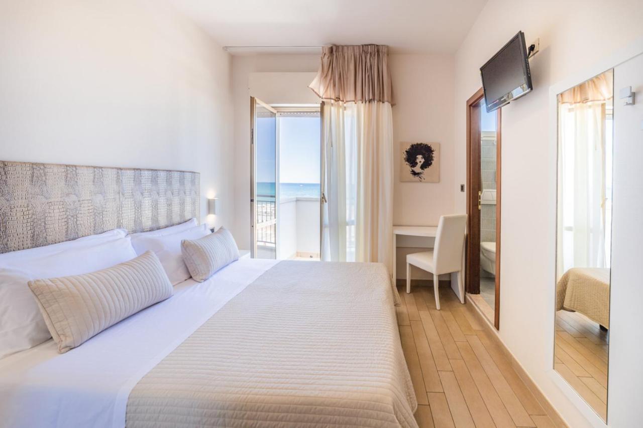 Hotel Soraya - Spiaggia Sawasdee With Beach & Parking Riccione Esterno foto