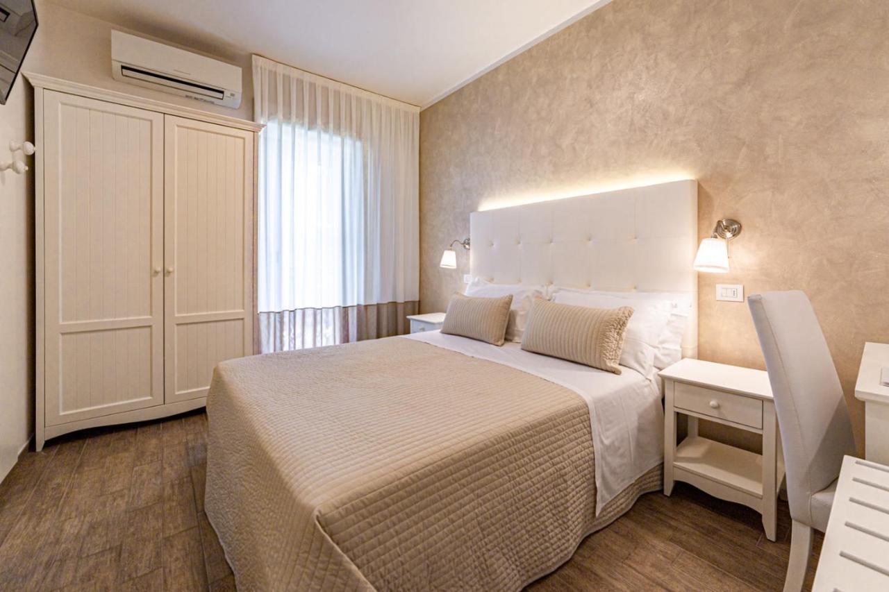 Hotel Soraya - Spiaggia Sawasdee With Beach & Parking Riccione Esterno foto