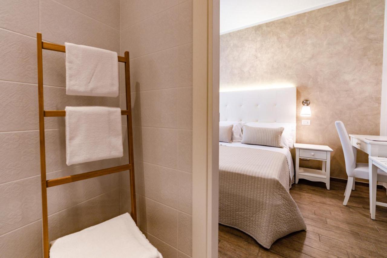 Hotel Soraya - Spiaggia Sawasdee With Beach & Parking Riccione Esterno foto