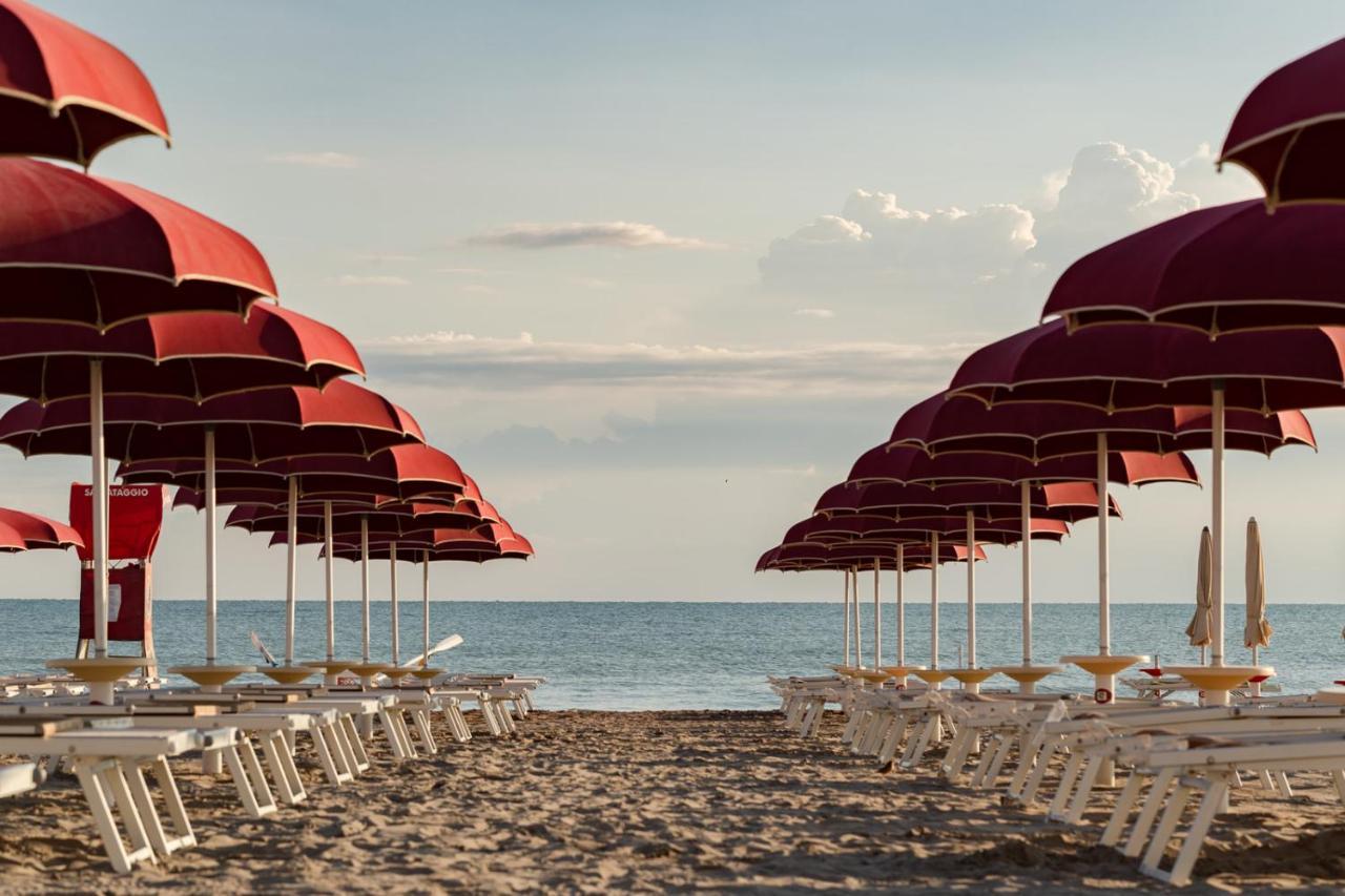 Hotel Soraya - Spiaggia Sawasdee With Beach & Parking Riccione Esterno foto