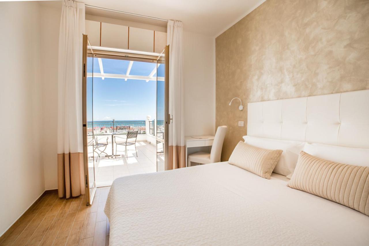 Hotel Soraya - Spiaggia Sawasdee With Beach & Parking Riccione Esterno foto