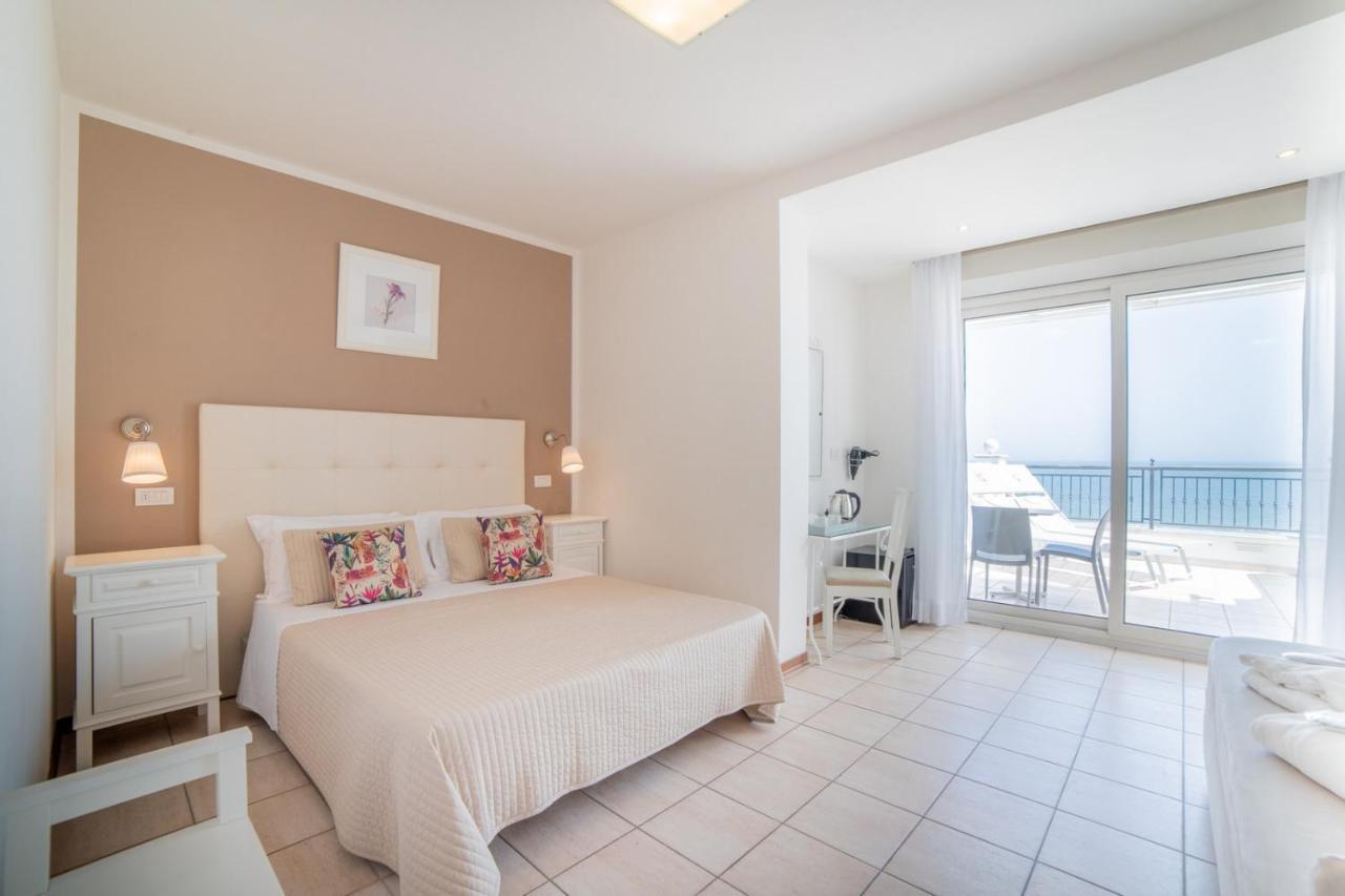 Hotel Soraya - Spiaggia Sawasdee With Beach & Parking Riccione Esterno foto