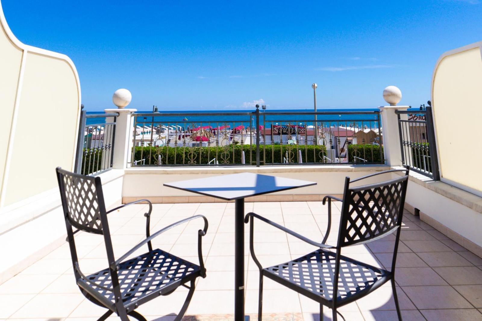 Hotel Soraya - Spiaggia Sawasdee With Beach & Parking Riccione Esterno foto