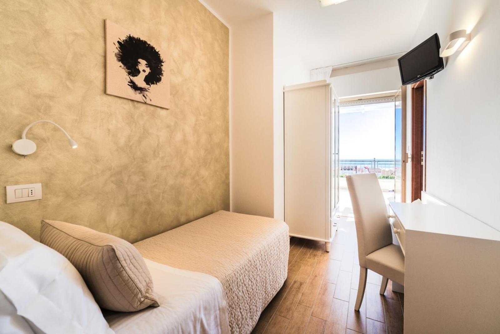 Hotel Soraya - Spiaggia Sawasdee With Beach & Parking Riccione Esterno foto