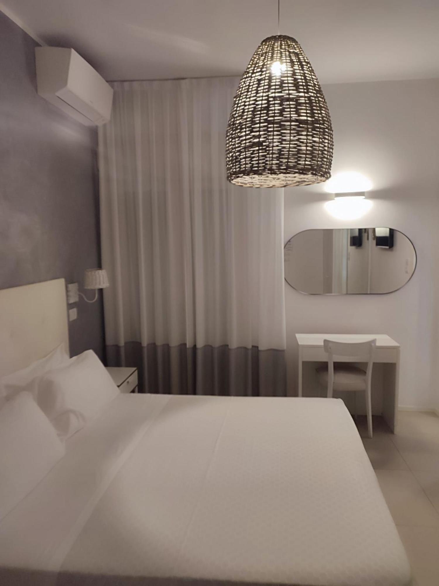 Hotel Soraya - Spiaggia Sawasdee With Beach & Parking Riccione Esterno foto