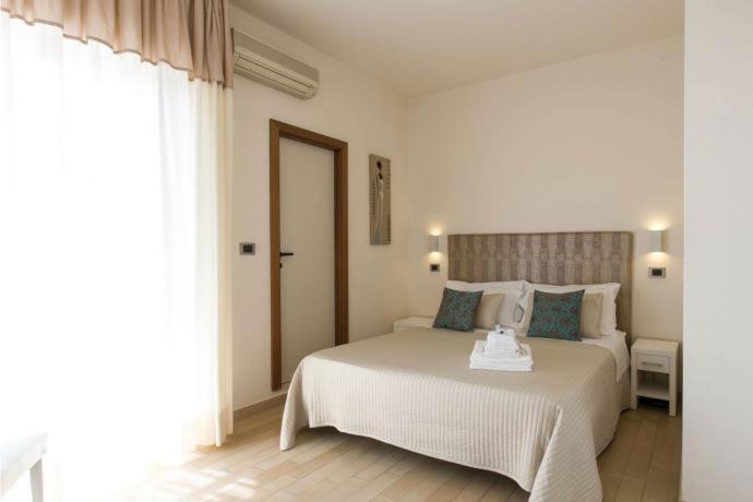 Hotel Soraya - Spiaggia Sawasdee With Beach & Parking Riccione Esterno foto
