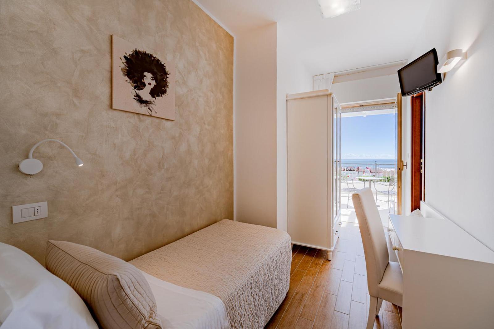 Hotel Soraya - Spiaggia Sawasdee With Beach & Parking Riccione Esterno foto