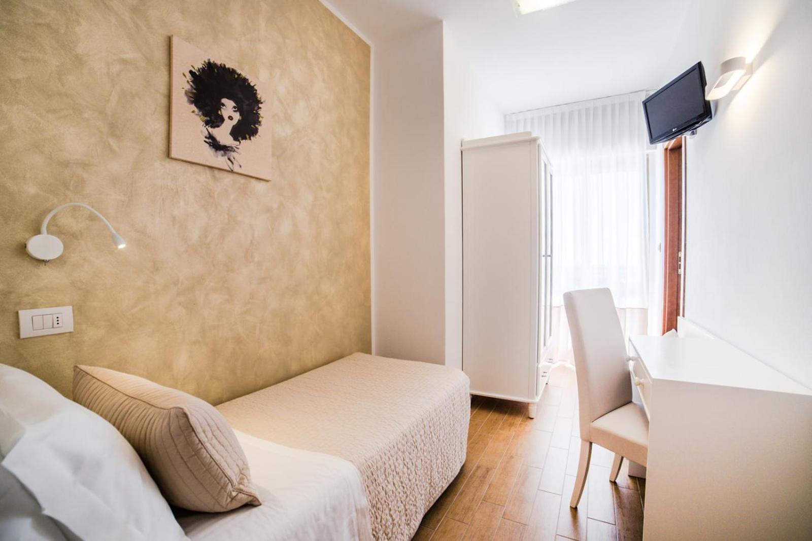 Hotel Soraya - Spiaggia Sawasdee With Beach & Parking Riccione Esterno foto