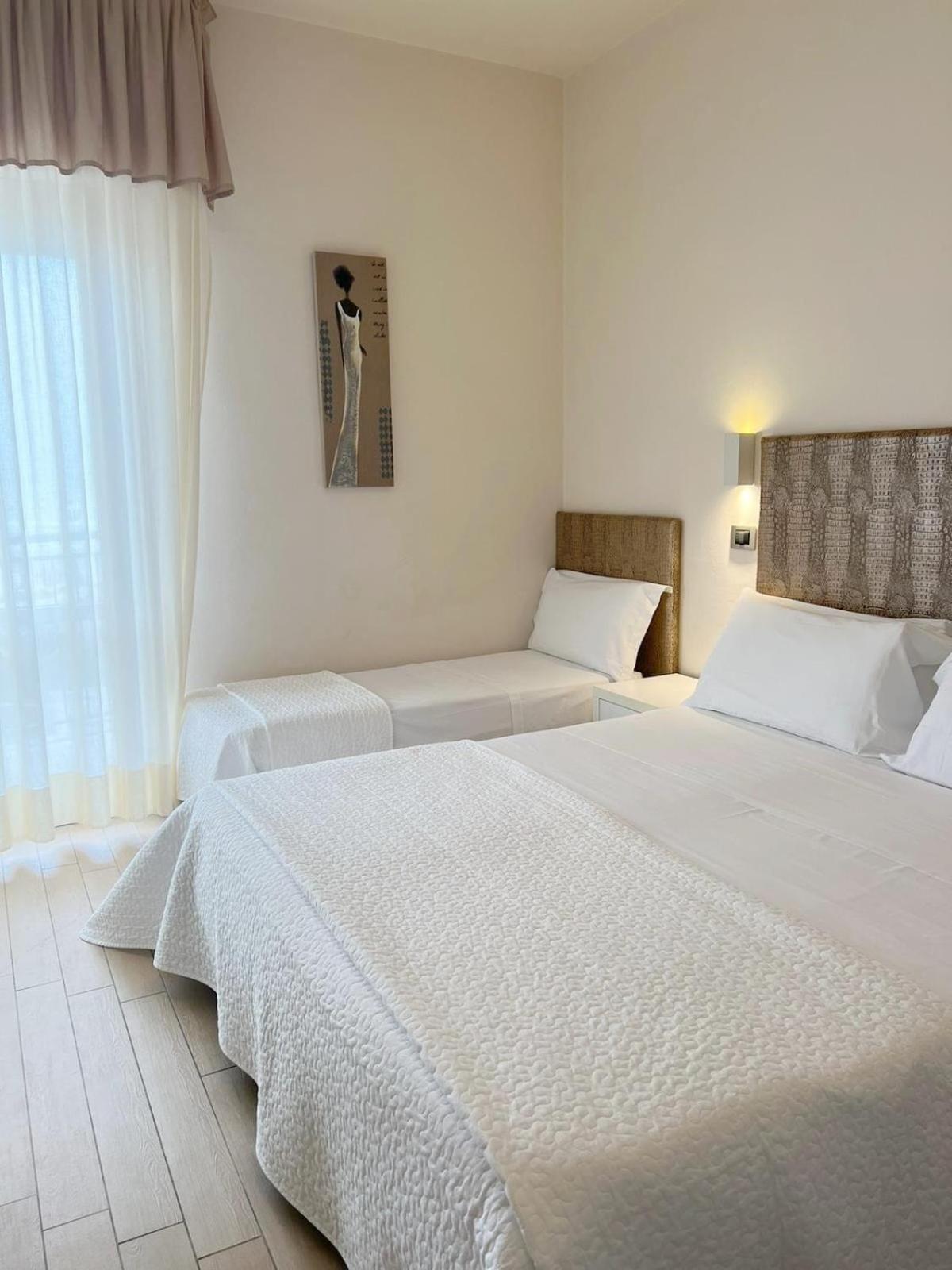 Hotel Soraya - Spiaggia Sawasdee With Beach & Parking Riccione Esterno foto